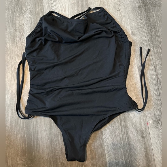 Round the clock one piece - Picture 3 of 3